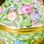 Bonbonniere / Candy Jar w. Strawberry Knob 6215-0-11 Multicolour C pattern. Herend fine china and hand painted. Openwork Ornaments
