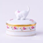 Bonbonniere / Candy Jar w. Cat Knob 6114-0-26 RGS Rose Garland pattern. Herend fine china and hand painted. Oval shaped Ornaments