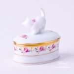 Bonbonniere / Candy Jar w. Cat Knob 6114-0-26 RGS Rose Garland pattern. Herend fine china and hand painted. Oval shaped Ornaments