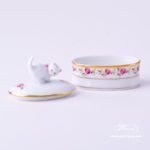 Bonbonniere / Candy Jar w. Cat Knob 6114-0-26 RGS Rose Garland pattern. Herend fine china and hand painted. Oval shaped Ornaments