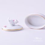 Bonbonniere / Candy Jar w. Cat Knob 6114-0-26 RGS Rose Garland pattern. Herend fine china and hand painted. Oval shaped Ornaments