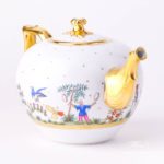 Tea Pot with Twisted Knob 20603-0-06 FODO Oriental Showmen design. Herend fine china. Hand painted tableware