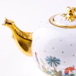 Tea Pot with Twisted Knob 20603-0-06 FODO Oriental Showmen design. Herend fine china. Hand painted tableware