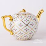 Tea Pot with Rose Knob 20604-0-09 SPROG Sevres Roses design. Herend porcelain. Hand painted tableware