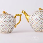 Tea Pot with Rose Knob 20608-0-09 SPROG and 20604-0-00 SPROG Sevres Roses designs. Herend porcelain. Hand painted tableware