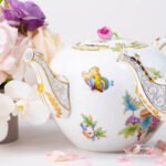 Victoria VBO teapot with Rose knob.