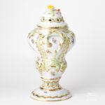Herend Queen Victoria fancy vase 6610-0-00 VBO green with yellow rose on top