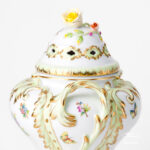 Herend Queen Victoria fancy vase 6610-0-00 VBO green with yellow rose on top